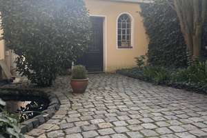 Charmantes Stadthaus mit Gartenidylle & Wasseroasen nahe Kölner Messe mit Teilgewerbenutzung