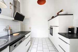 Voll möblierte Altbauwohnung mit Galerie und Balkon in begehrter Westend-Lage – Die vollständige Adresse der Immobilie erhältst du vom Anbieter., 60325 Westend-Süd, Frankfurt am Main – Vorschaubild 7