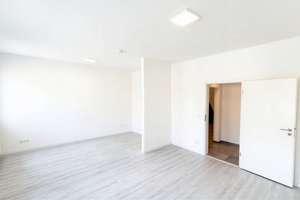 Sanierter Altbau mit Küche, Balkon und zwei Badezimmern – Die vollständige Adresse der Immobilie erhältst du vom Anbieter., 91058 Bachfeld, Erlangen – Vorschaubild 5