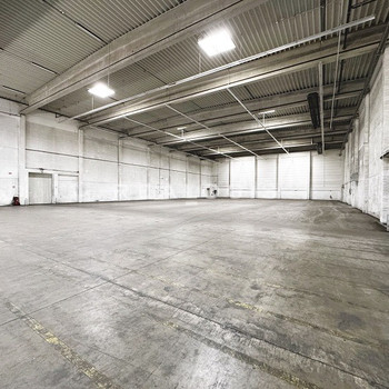 ideale Logistikfläche mit Rampentoren zu vermieten