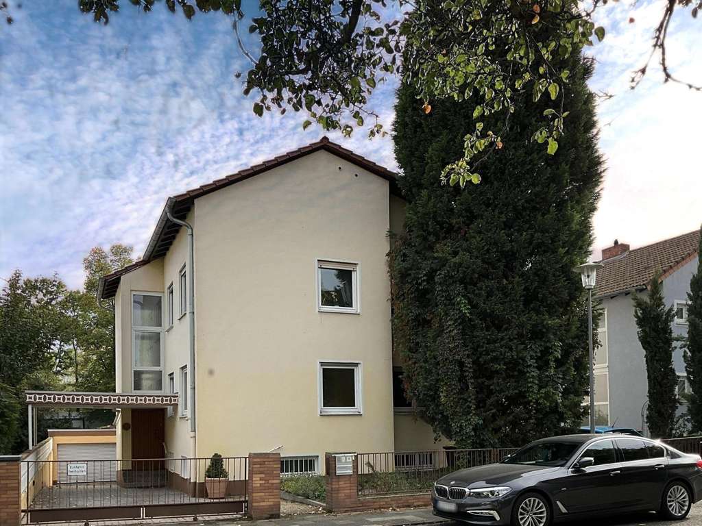 Großzügiges 2-Familienhaus mit Wellnessbereich, Garten u. Doppelgarage   