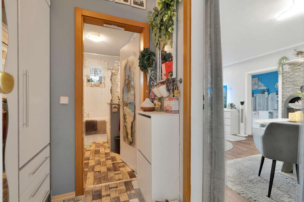 Immobilie in Schöneiche bei Berlin - Vermietete 2-Zimmer-Wohnung mit Westbalkon und Garagenstellplatz - Bild 1