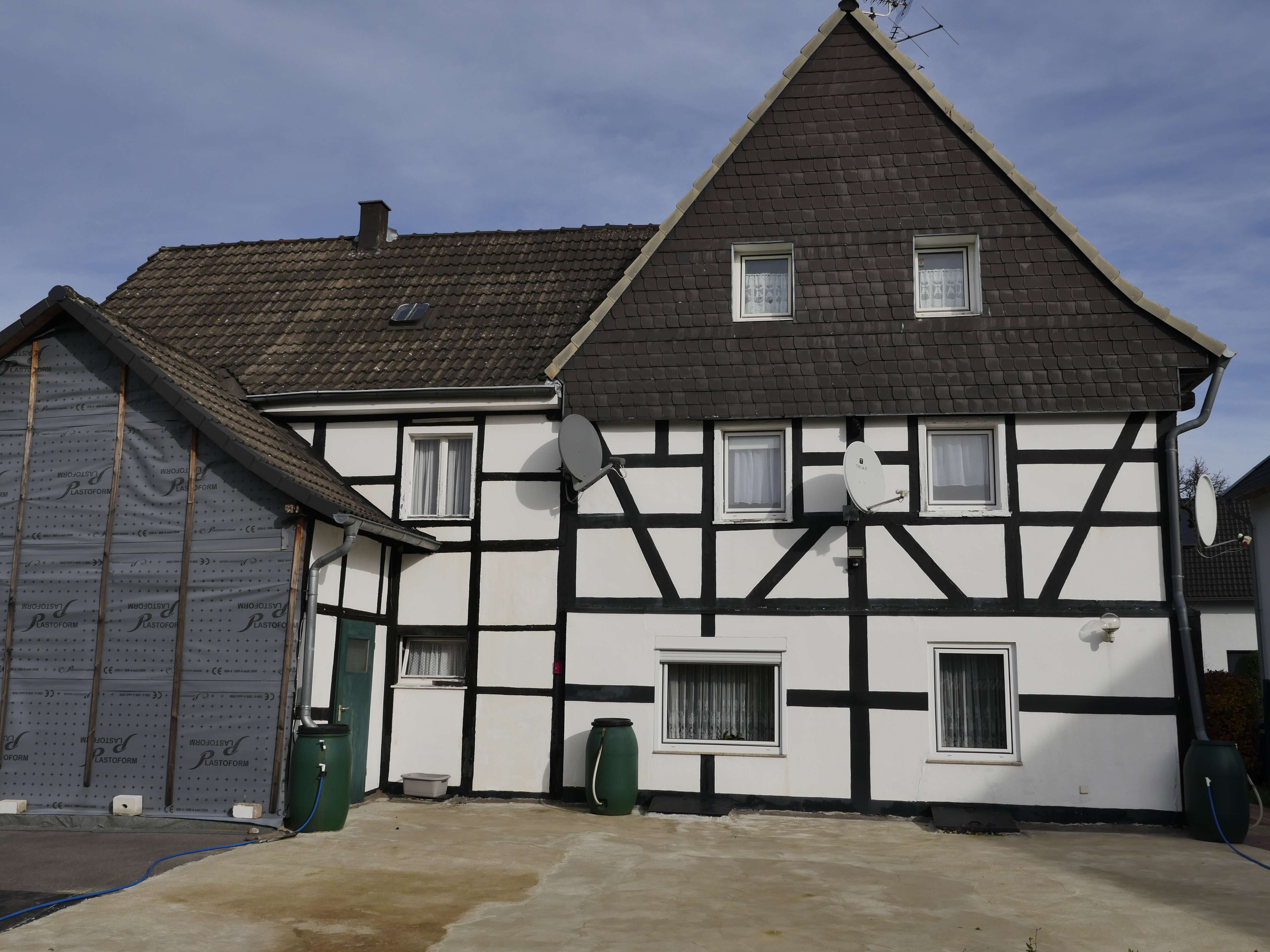 Fachwerkhaus, renovierungsbedürftig, mit 2 Wohneinheiten in Leverkusen-Bergisch Neukirchen, Leverkusen – Bild 3