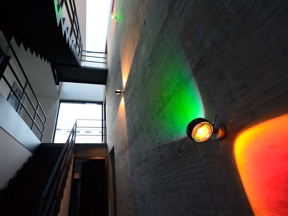 Treppe mit Sichtbetonwand