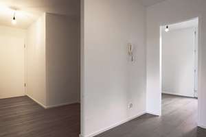 Wunderschöne zwei Zimmer Wohnung mit Balkon und TG Stellplatz – Lily-Braun-Weg 7, 80637 Oberwiesenfeld, München – Vorschaubild 5