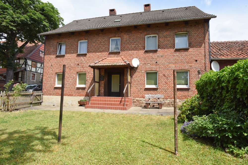 Renovierungsbedürftiges Zweifamilienhaus in ruhiger Ortslage, Wolfenbüttel Kreis – Bild 2