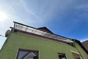 Großes Zweifamilienhaus mit Ausbaureserve in zentraler Ortskernlage von Fernwald - Albach – Die vollständige Adresse der Immobilie erhältst du vom Anbieter., 35463 Fernwald – Vorschaubild 3