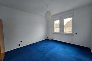Renovierungsbedürftige 3 Zimmer Wohnung mit Garage