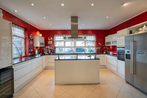 ***Heike Borchers Immobilien***Der Traum vom Haus***Exklusive Wohlfühl-Oase für die ganze Familie*** – Die vollständige Adresse der Immobilie erhältst du vom Anbieter., 82008 Unterhaching – Vorschaubild 5