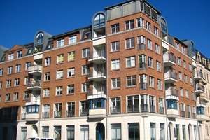 Lichtdurchflutete 3 Zimmer Wohnung mit 2 Balkonen fast an der Elbe