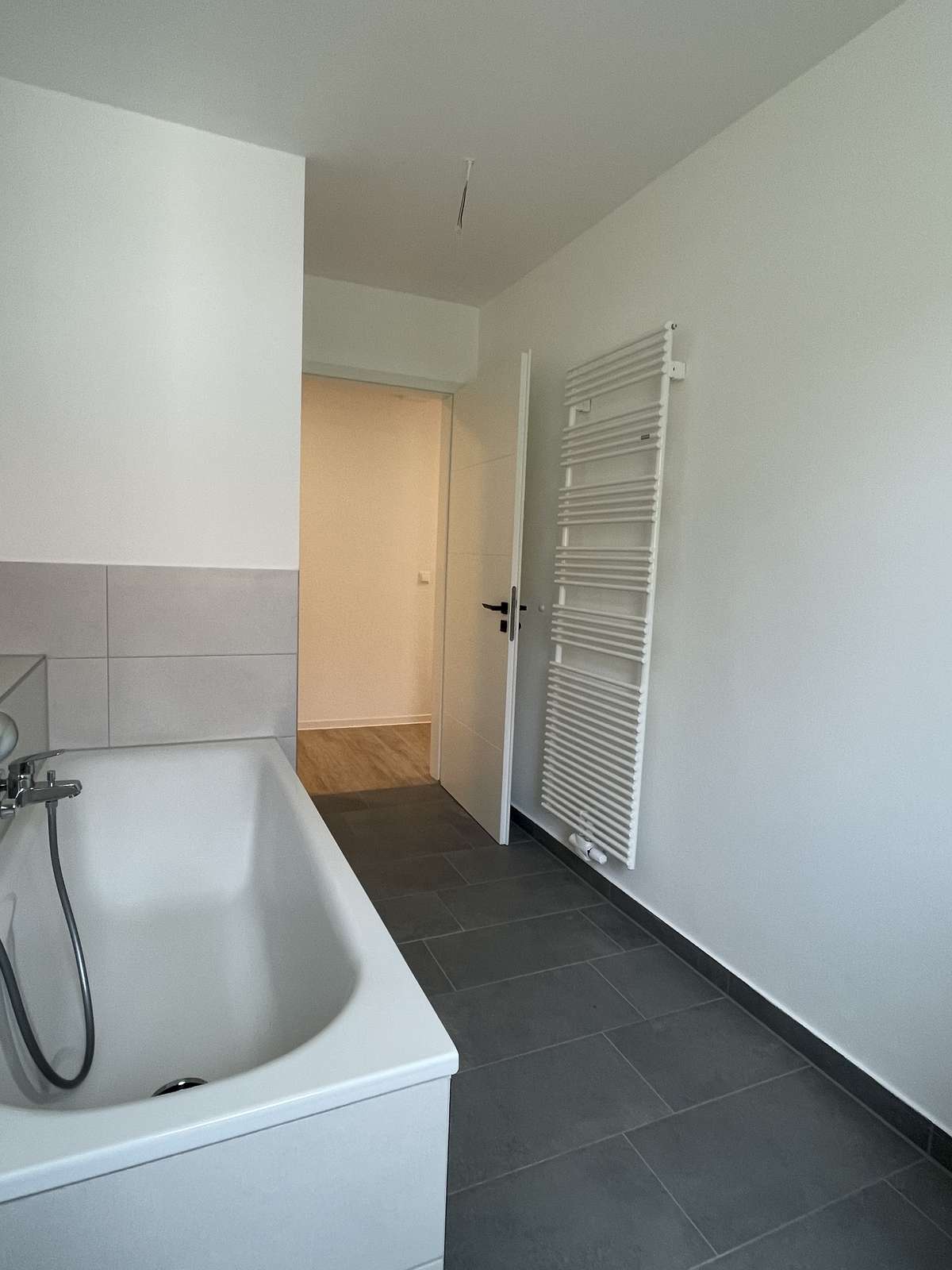 Badezimmer mit Wanne