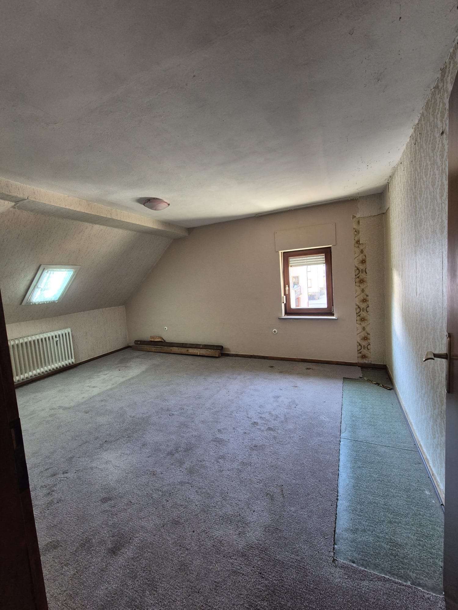 Immobilie in Löf - Einfamilienhaus mit viel Platz (2 Garagen, 2 Parkplätze, 1 Carpot und 2 Balkone)  - ohne Provision - Bild 2