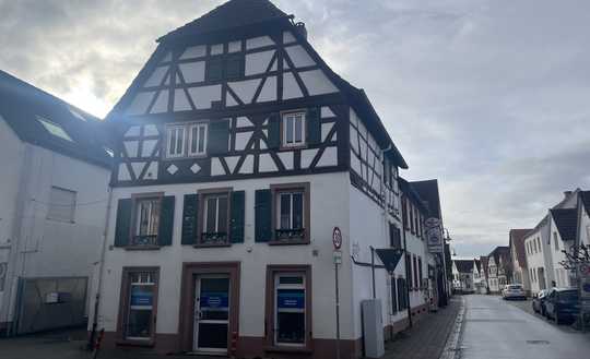 Kleines Wohn- und Geschäftshaus in zentraler Lage von Herxheim!