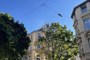 Wohnen mit Charakter: 2-Zimmer-Dachgeschosswohnung in Köln-Nippes