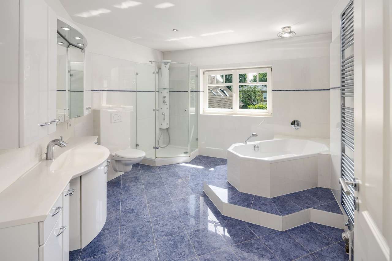 Immobilie in Grönwohld - Ein großzügiges und elegantes Zuhause mitten im Grün - separates Baugrundstück inklusive - Bild 3