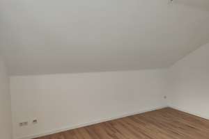Ansprechende 3-Zimmer-Dachgeschosswohnung mit Sonnenbalkon in ruhiger Lage von Hohenlimburg! – Scheffelau 6, 58119 Hohenlimburg (Ortsteil), Hagen – Vorschaubild 9