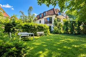 Wunderschöne Dachgeschosswohnung mit sonnigem Balkon in ruhiger und begehrter Lage von Obermenzing.