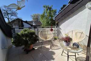 Lichtdurchflutete 4 Zi.-Maisonettewohnung mit Balkon, Kaminofen und Dachstudio mit Panoramablick – Limburg-Weilburg (Kreis) – Vorschaubild 1