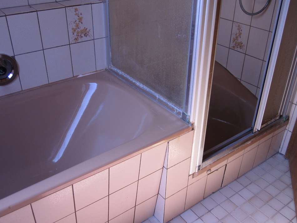 1. Bad mit Wanne u. Dusche