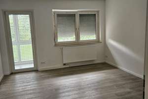 3 Zimmer-Wohnung, Erstbezug nach Renovierung, Eingehauster Balkon – Schnieglinger Straße 124, 90425 Westfriedhof, Nürnberg – Vorschaubild 1