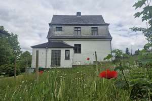Schönes Haus mit Garten, Garagen und vielen Möglichkeiten in Thum!