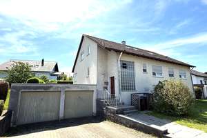 Ideal für große Familien:
2 ½-FAMILIENWOHNHAUS
MIT GARTEN UND 3 GARAGEN – Die vollständige Adresse der Immobilie erhältst du vom Anbieter., 74523 Schwäbisch Hall – Vorschaubild 2