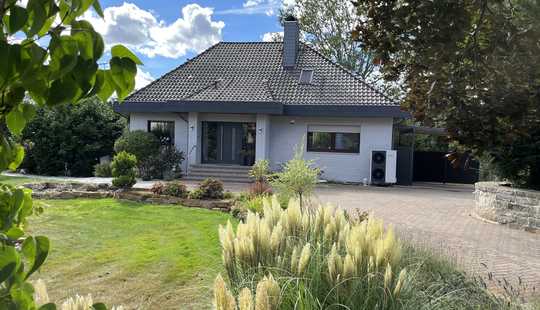 Bild von Großzügiges Einfamilienhaus mit Wärmepumpe und PV-Anlage