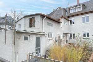 Mz-Mombach! Reihenhaus mit viel Platz für die ganze Familie! 7 Zimmer, 2 Bäder & extra-großer Garten – Mainz – Vorschaubild 1