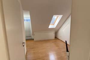 gemütliche DG-Wohnung mit sonniger Loggia und zusätzlichem Balkon – Agathenstraße 25, 81827 Waldtrudering, München – Vorschaubild 12
