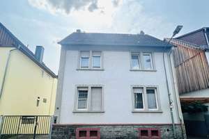 Hanau-Steinheim: Vielseitiges 3-Familienhaus mit Innenhof & Anlieger-Maisonette – Komplett vermietet – Die vollständige Adresse der Immobilie erhältst du vom Anbieter., 63456 Steinheim, Hanau – Vorschaubild 1