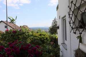 Geschmackvolles Haus  mit einem Traumgarten und einer Garage – Wiesbaden – Vorschaubild 8