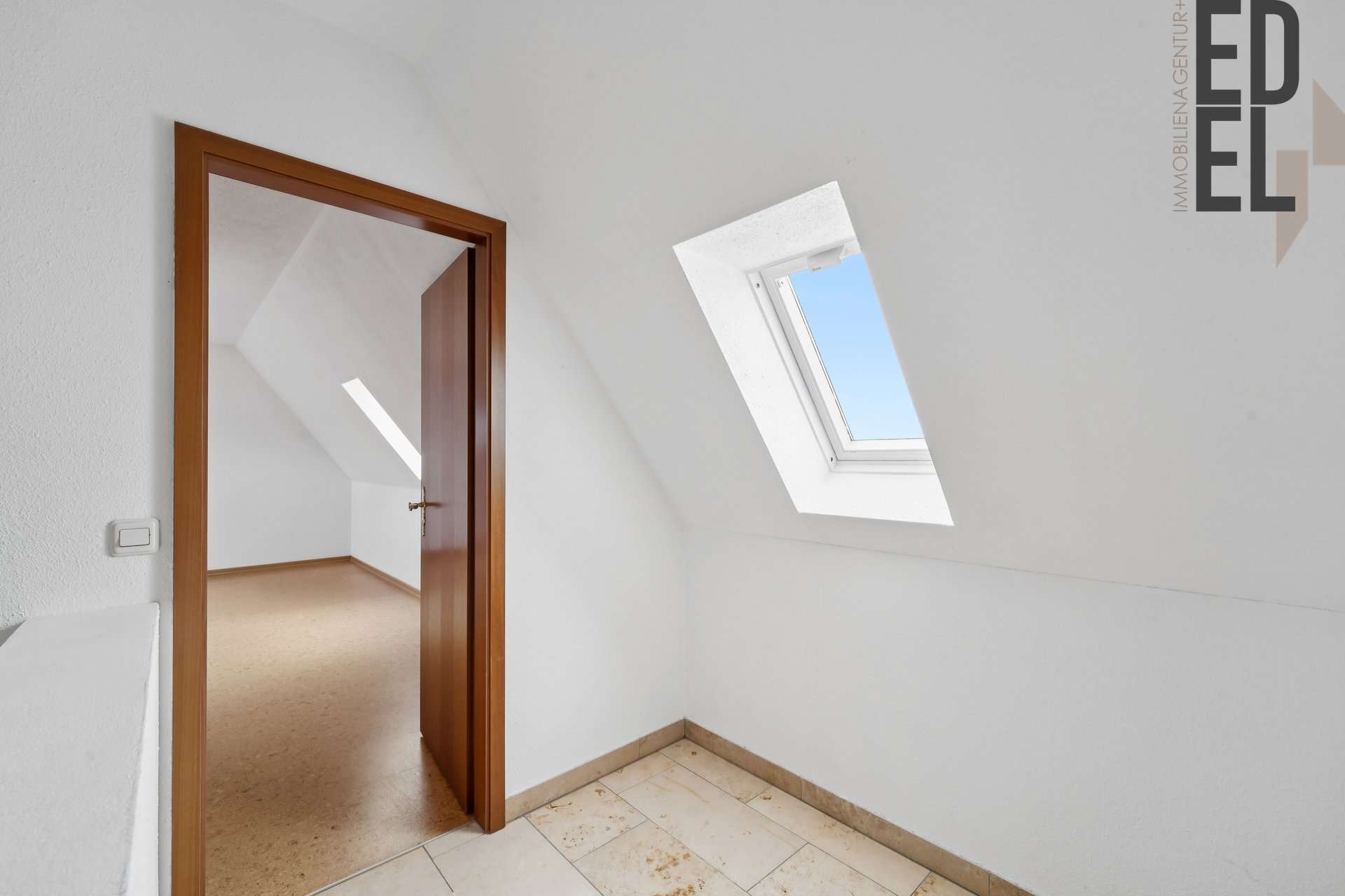 Immobilie in Neutraubling - 3-Zimmer-Maisonette mit Balkon & Stellplätzen in ruhiger Lage von Neutraubling - Bild 6