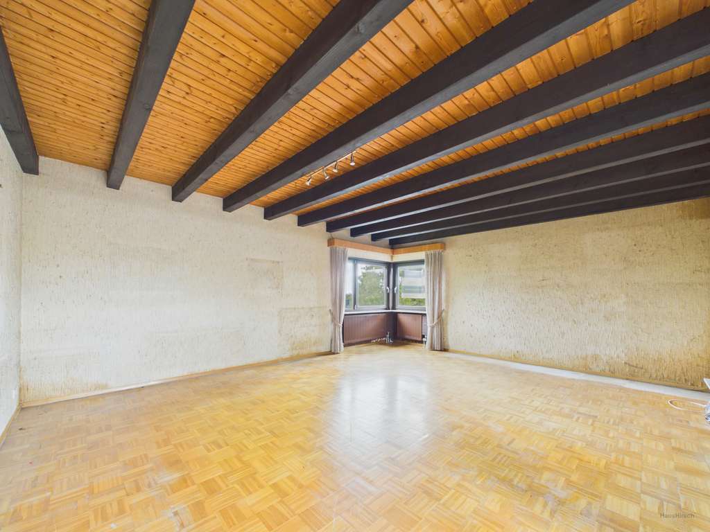 Immobilie in Herrenberg - Sanierungsbedürftiges Reihenendhaus mit Garage, Außenstellplatz & Garten in Herrenberg-Haslach! - Bild 3