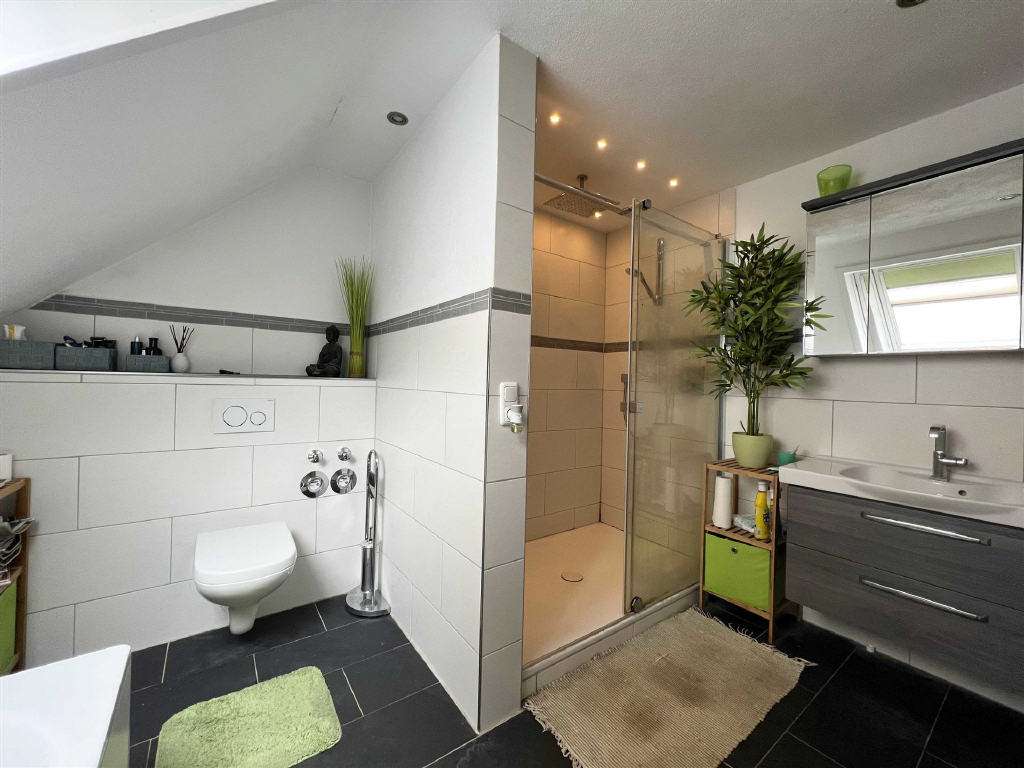 Immobilie in Grolsheim - **2 Häuser zum Preis von Einem + schöner Garten** in ruhiger Lage von Grolsheim - Bild 4