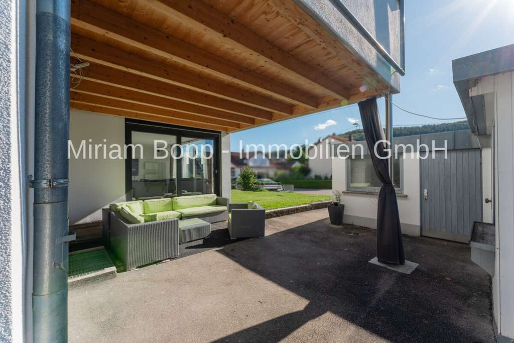 Immobilie in Donzdorf - Kernsanierte 2,5-Zimmer-Erdgeschosswohnung in Reichenbach u.R. mit Ankleide, Garage und Garten - Bild 3