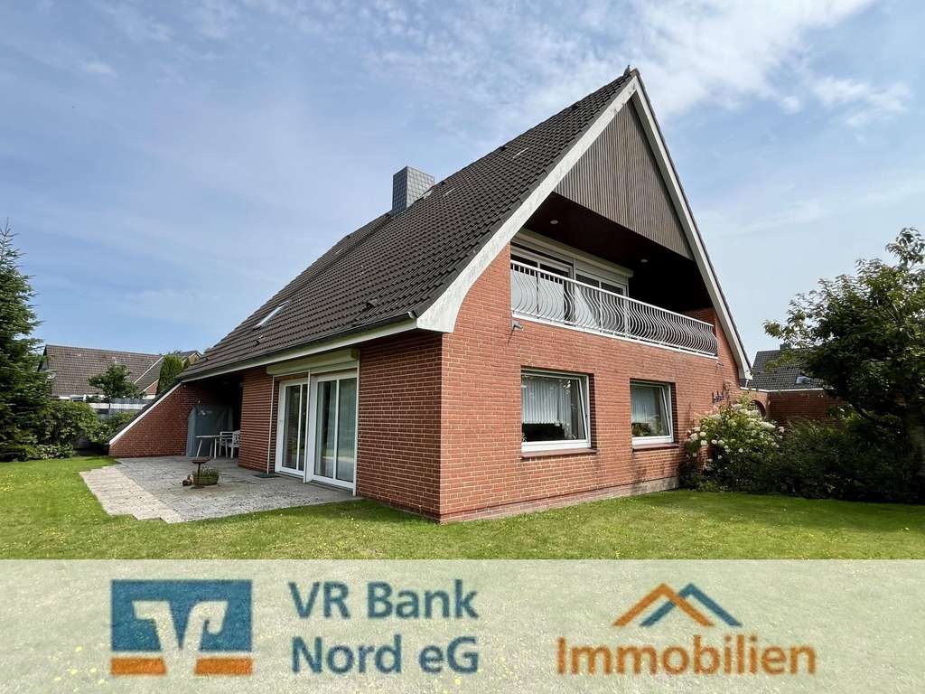 Immobilie in Breklum - Charmantes Einfamilienhaus mit idyllischem Garten und Doppelgarage - Platz für die gesamte Familie - Bild 0