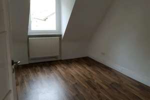 2 WG Zimmern Frei in 4 Zimmer Wohnung in Karlsruhe Durlach *ACHTUNG* 2 Zimmer sind vermietet  – Auer Straße 68, 76227 Durlach, Karlsruhe – Vorschaubild 1