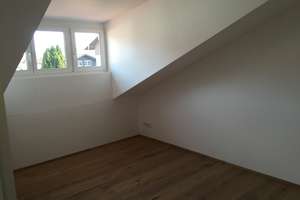 Lichtdurchfluteter Lebensraum mit Weitblick: 3-Zimmer DG-ETW mit großzügigem Balkon in Frasdorf – Die vollständige Adresse der Immobilie erhältst du vom Anbieter., 83112 Frasdorf – Vorschaubild 6