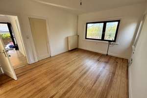 Modernisiertes Einfamilienhaus in Hamburg-Sülldorf. Für FÜAKBW, DESY, AIRBUS, Expats. Befristet.  – Suelldorfer Kirchenweg 123, 22589 Sülldorf, Hamburg – Vorschaubild 2