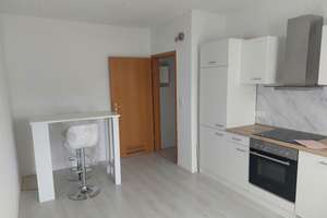 Traumhafte, frisch renovierte 2-Raum-Wohnung mit sonnigem Balkon und Einbauküche – echtes WG-Juwel – Die vollständige Adresse der Immobilie erhältst du vom Anbieter., 51103 Höhenberg, Köln – Vorschaubild 1
