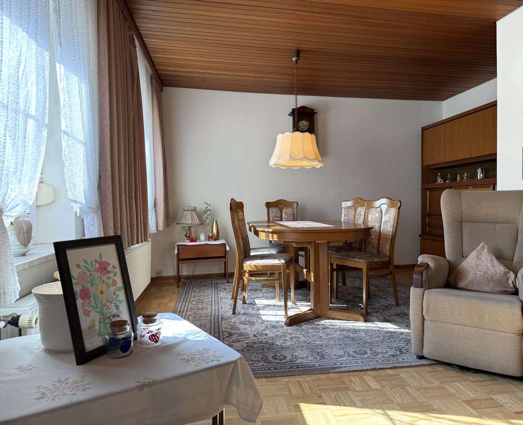 Immobilie in Schwabstedt - Schaffen Sie sich Ihr kleines Refugium Einfamilienhaus mit sehr gepflegtem Garten & Garage - Bild 2