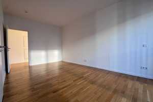 Lichtdurchflutete 3-Zimmerwohnung an der Spree mit Balkon und Einbauküche – Hedwig-Porschütz-Str. 8, 10557 Berlin – Vorschaubild 4