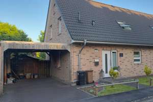 Neuwertige Doppelhaushälfte mit Garten, Carport & Einbauküche in Lübeck-St. Gertrud