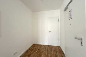 Hochwertige 2-Zimmerwohnung mit Balkon und Einbauküche – Berlin – Vorschaubild 3