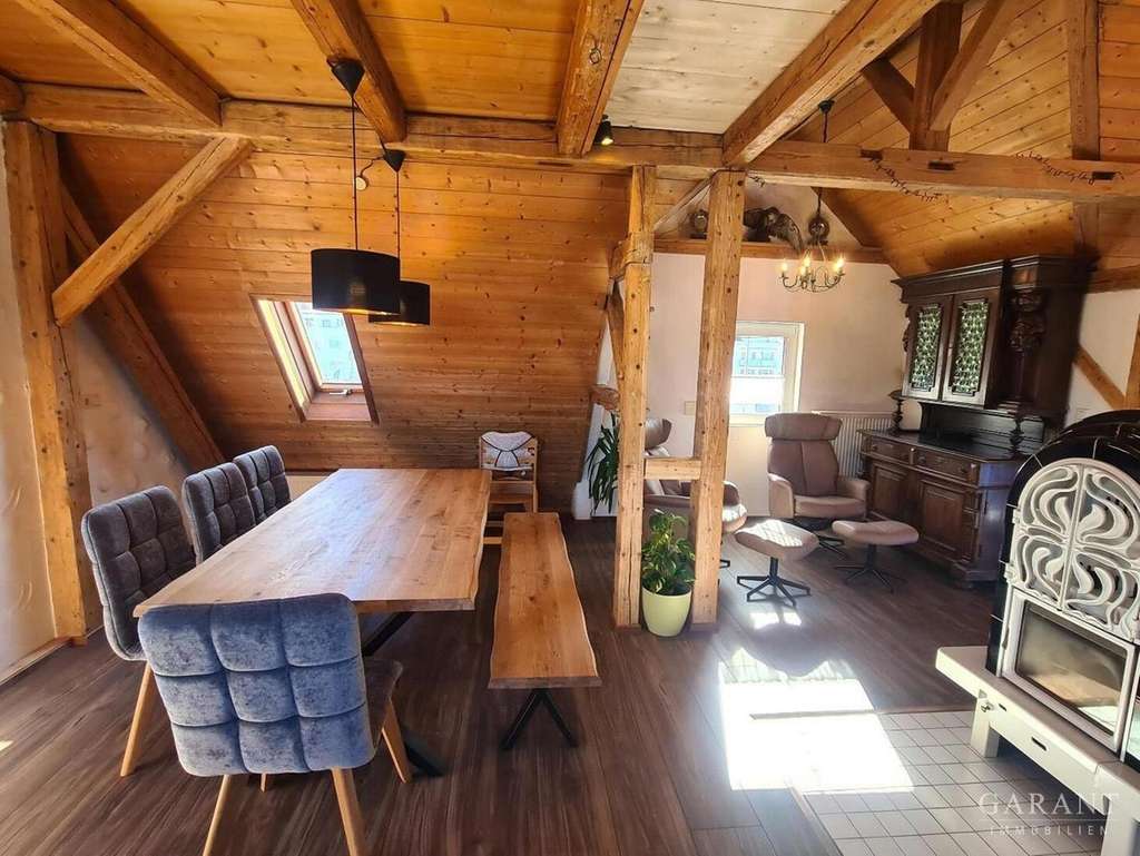 Immobilie in Füssen - Großzügige Dachgeschoss-Wohnung mit ausgebautem Dachspitz & Gemeinschaftsgarten - Bild 1