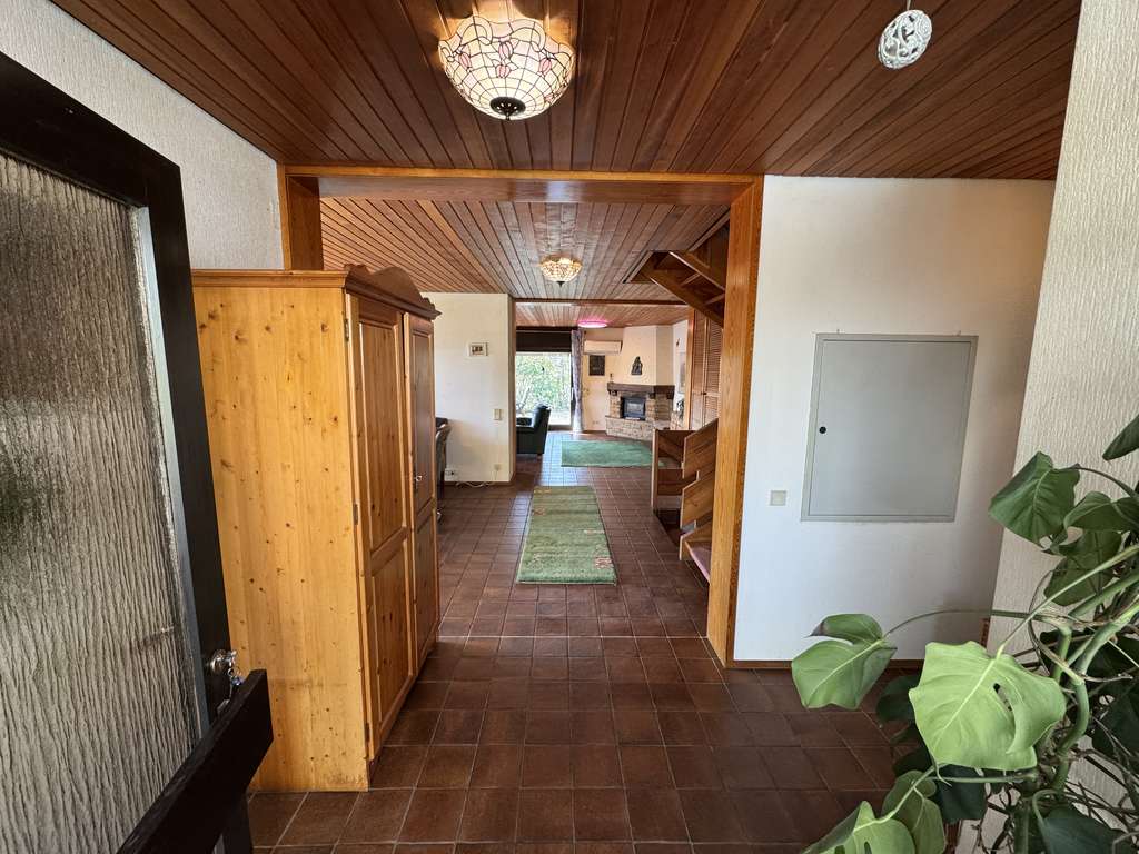 Immobilie in Waldfischbach-Burgalben - Freistehendes Einfamilienhaus in 67714 Waldfischbach-Burgalben 7-8 Zimmer - 232m² zu Verkaufen! - Bild 4