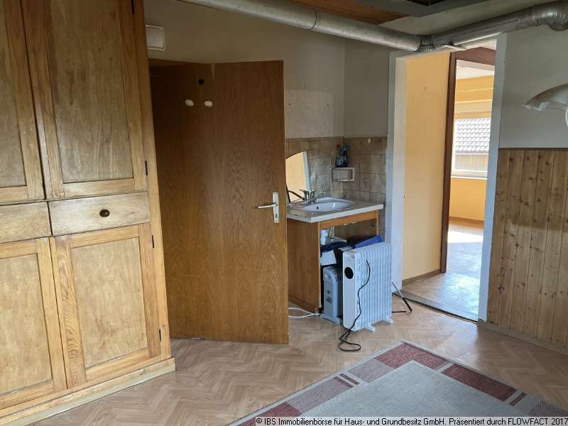 Immobilie in Gerabronn - Die Lage macht´s: Älteres Einfamilienhaus in guter Wohnlage mit schönem Gartengrundstück - Bild 7