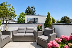 Mehrgenerationen-Villa mit Pool, Penthouse und außergewöhnlichem Wohnkomfort – Die vollständige Adresse der Immobilie erhältst du vom Anbieter., 81825 Gartenstadt Trudering, München – Vorschaubild 16