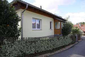 Einfamilienhaus im Bungalowstil mit schönem Grundstück – Lindenstraße 18, 8412 Werdau – Vorschaubild 1