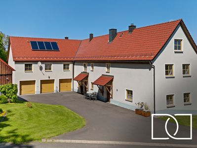 Modernes Zweifamilienhaus: Exklusives Anwesen in Alleinlage auf 2.471 m² Grundstück